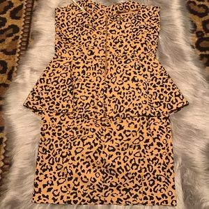 NWT SZ M STRAPLESS LEOPARD PEPLUM DRESS